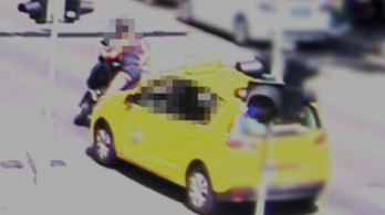 Nekiment a motorosnak, kapott egy pofont, megint nekiment