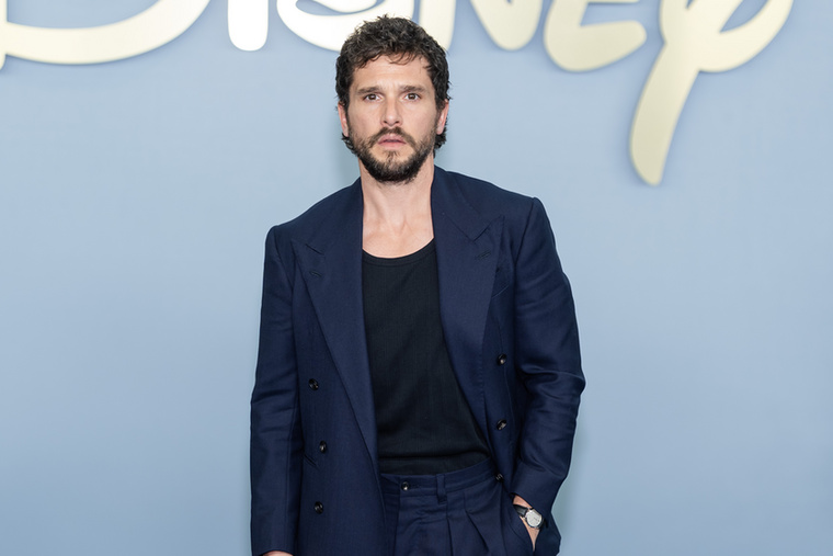 Kit HaringtonA Trónok harca sztárja, Kit Harington szintén tart a repüléstől