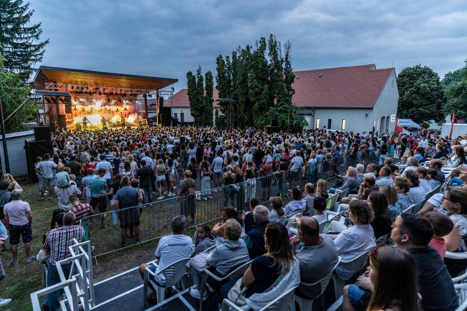 Nyáresti szabadtéri programok: több tucat színházi előadással, koncerttel és gyerekprogrammal vár a Kultkikötő