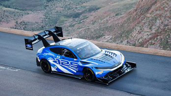Elektromos Mustang lett a Pikes Peak királya
