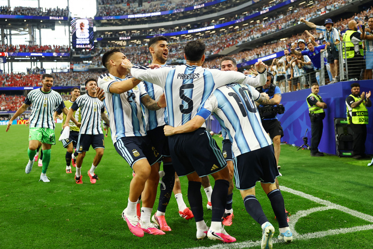 Még a kihagyott büntető is belefért, Lionel Messi duplájával sporttörténelmet írt