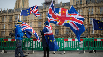 Tíz éve nyögik a britek a saját ballépésüket