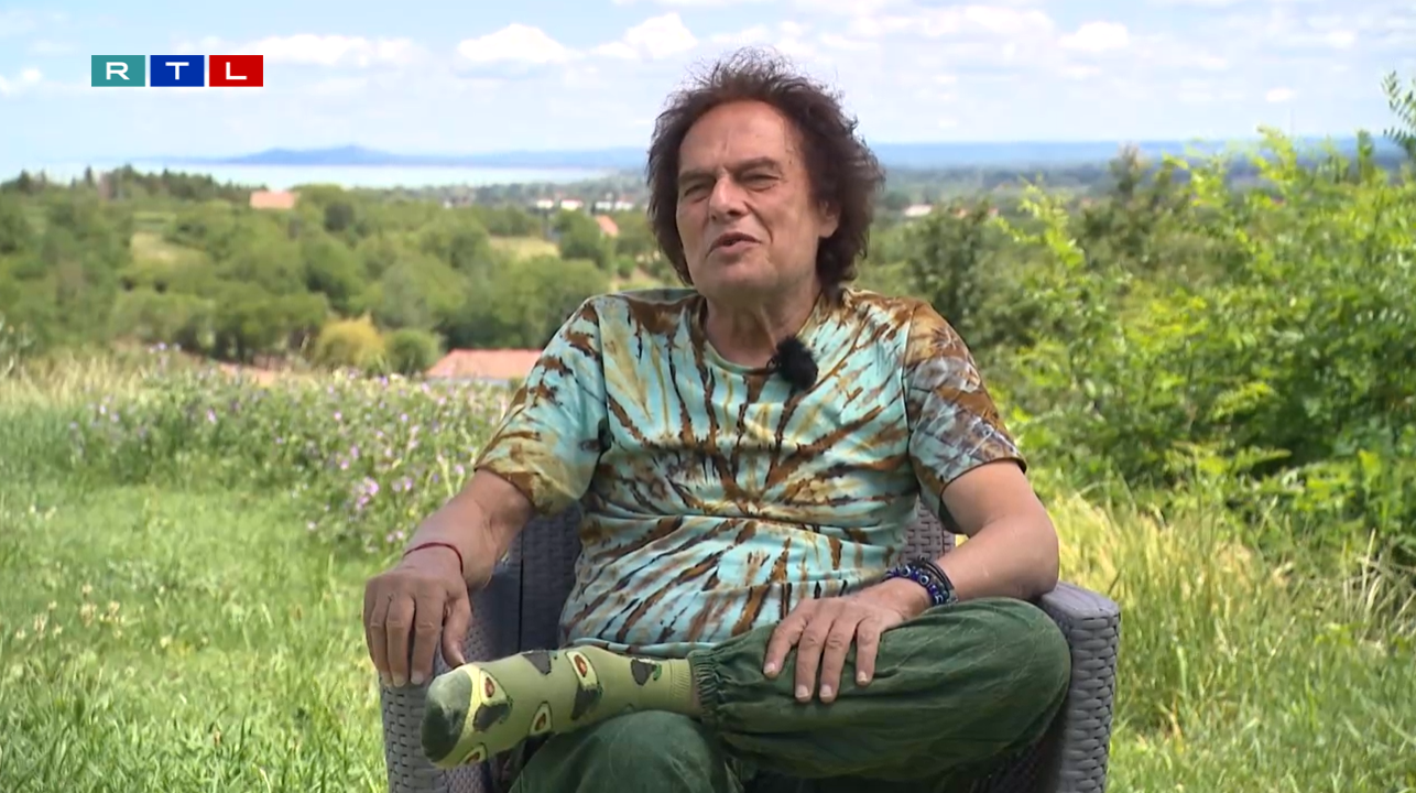 Laár András.png