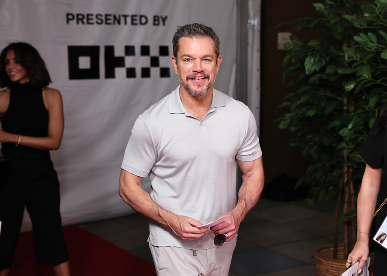 Matt DamonMatt Damon elutasította az Avatar főszerepét és a 250 millió dollár értékű 10%-os nyereségrészesedést, hogy betartsa A Bourne-ultimátum című filmhez kapcsolódó kötelezettségvállalását