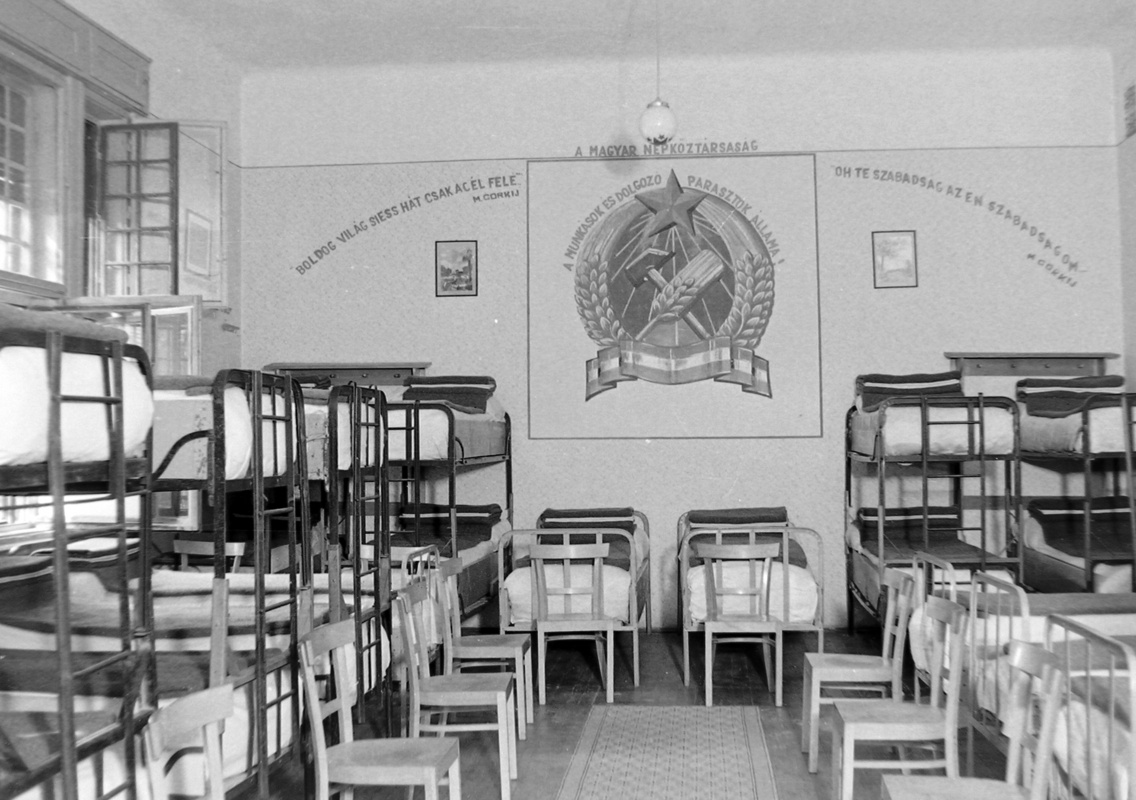 Rendőrhatósági Intézet, internálótábor hálókörlete, 1950