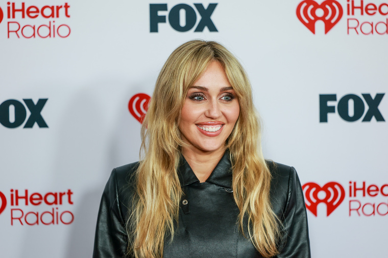 Miley Cyrus – nem engedték fellépni a Dominikai KöztársaságbanMiley Cyrus 2014-ben a Bangerz nevű turnéjával járta a világot, de a Dominikai Köztársaságban végül nem állhatott színpadra