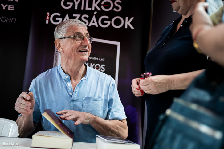 Gyurcsány Ferenc az Ünnepi könyvhéten Budapesten 2026. június 12-én