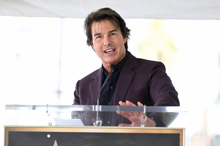Tom CruiseTom Cruise 2005-ben, a Világok harca reklámkörútján kapta meg a kérdést, hisz-e a földönkívüliekben, mire a színész határozottan azt reagálta, természetesen