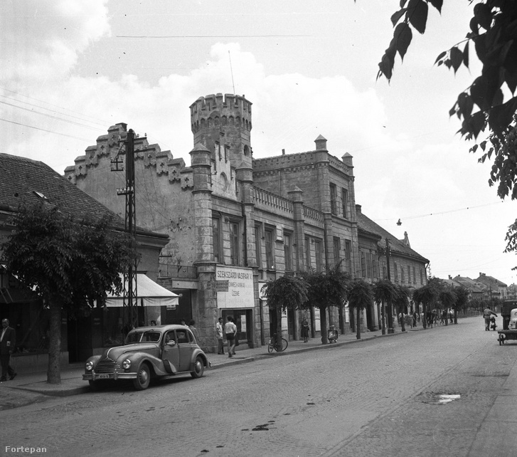 Az Augusz-ház, 1959.