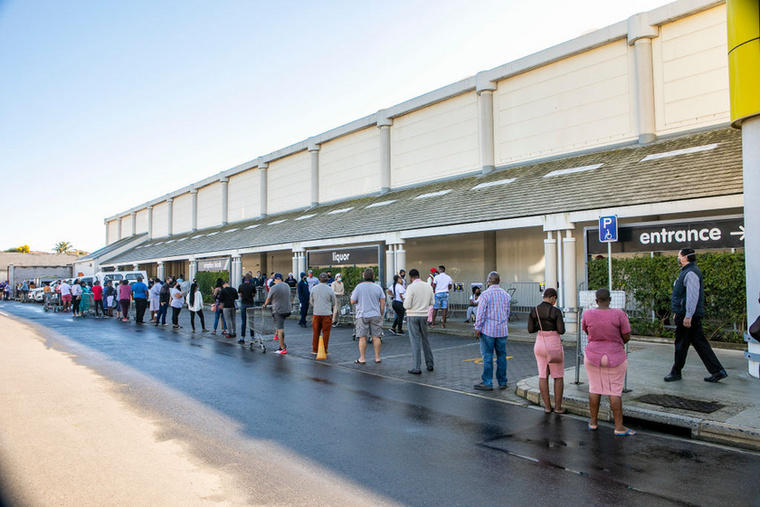 Sorban állóA nagyvárosokban vannak olyan emberek, akiket azért fizetnek, hogy hosszú sorokban várakozzanak termékbemutatók, exkluzív események vagy állami szolgáltatások igénybevétele előtt