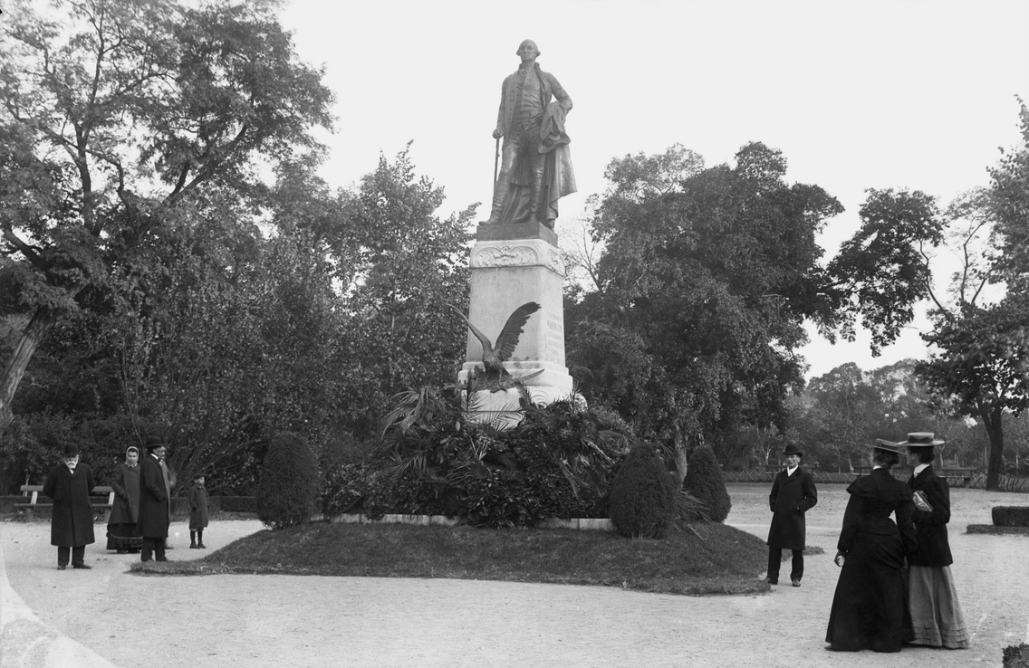 George Washington szobra a Városligetben a leleplezés évében (1906)