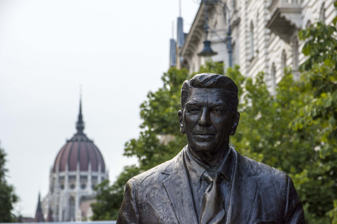 Ronald Reagan szobra a Szabadság téren