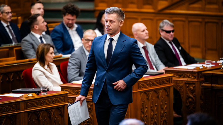 Van egy név, amit többször ejtett ki Magyar Péter a&nbsp;parlamentben, mint bárki másét