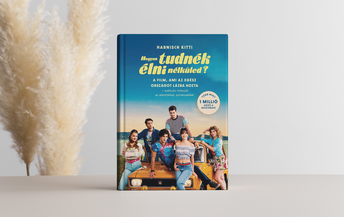 HTÉN mockup 3 white-book-mockup-with-pampas-decoration-on-the-b