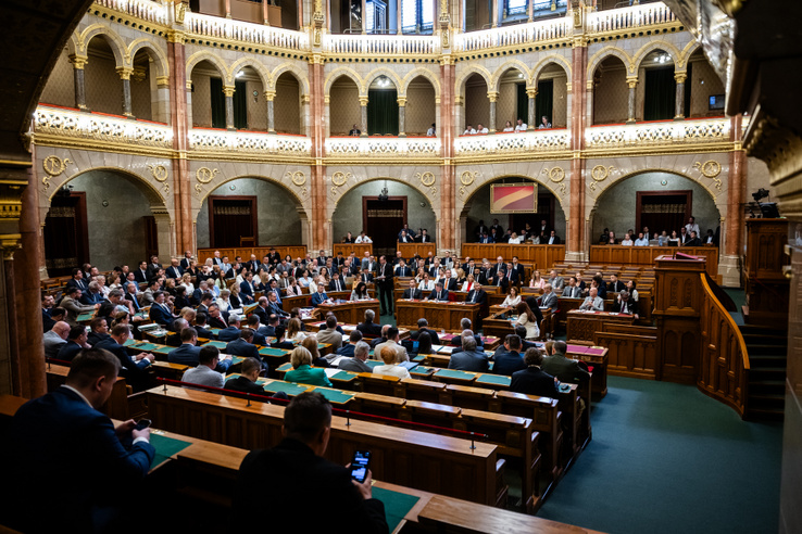 Még a tiszás képviselők is tapsoltak a KDNP-s politikus bocsánatkérése után