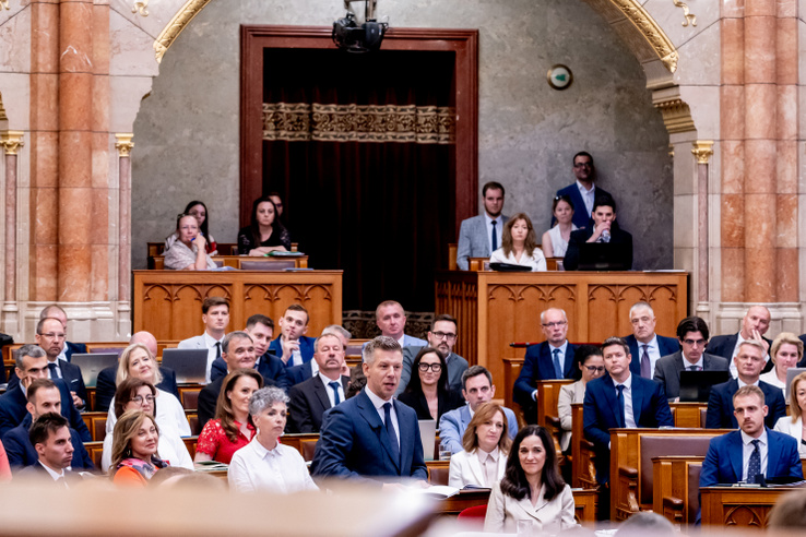 Schiffer András: A liberális jogállam helyett marad a centralizált demokrácia