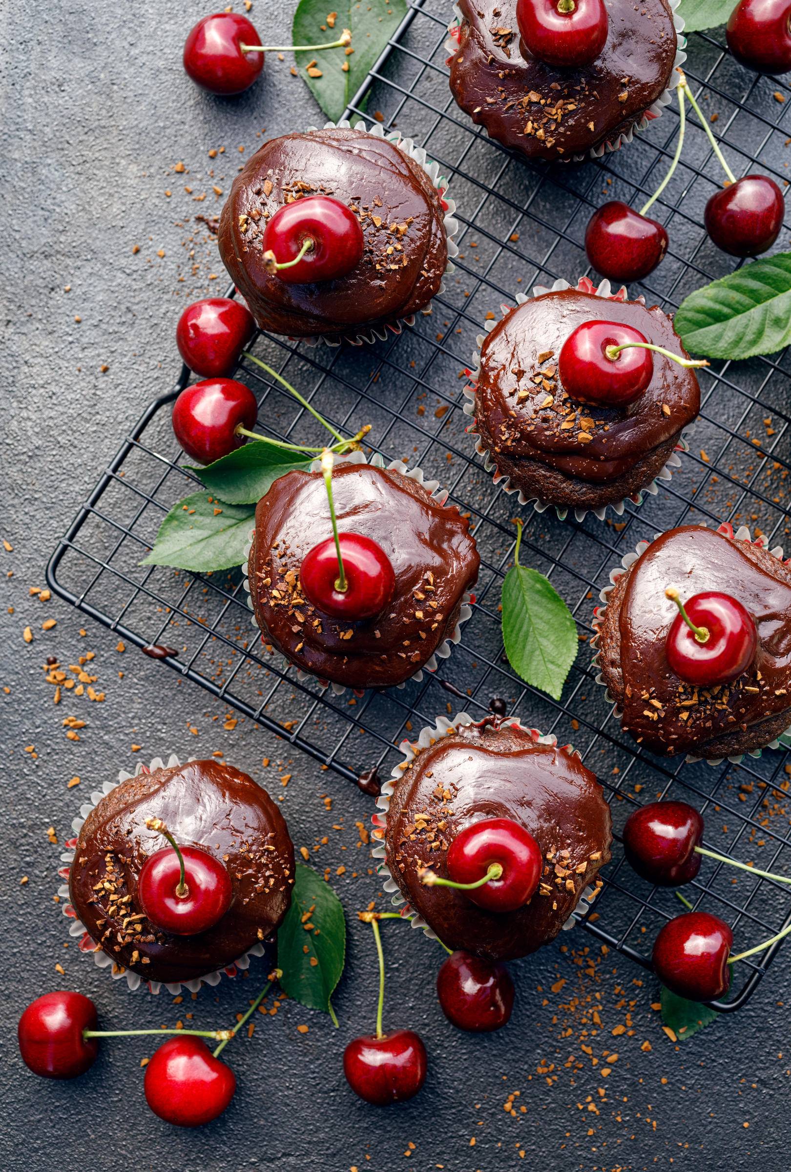 A muffin az egyik legegyszerűbb kevert tésztás sütemény, ami nyáron is nagyot tud menni ha cseresznyével találkozik.