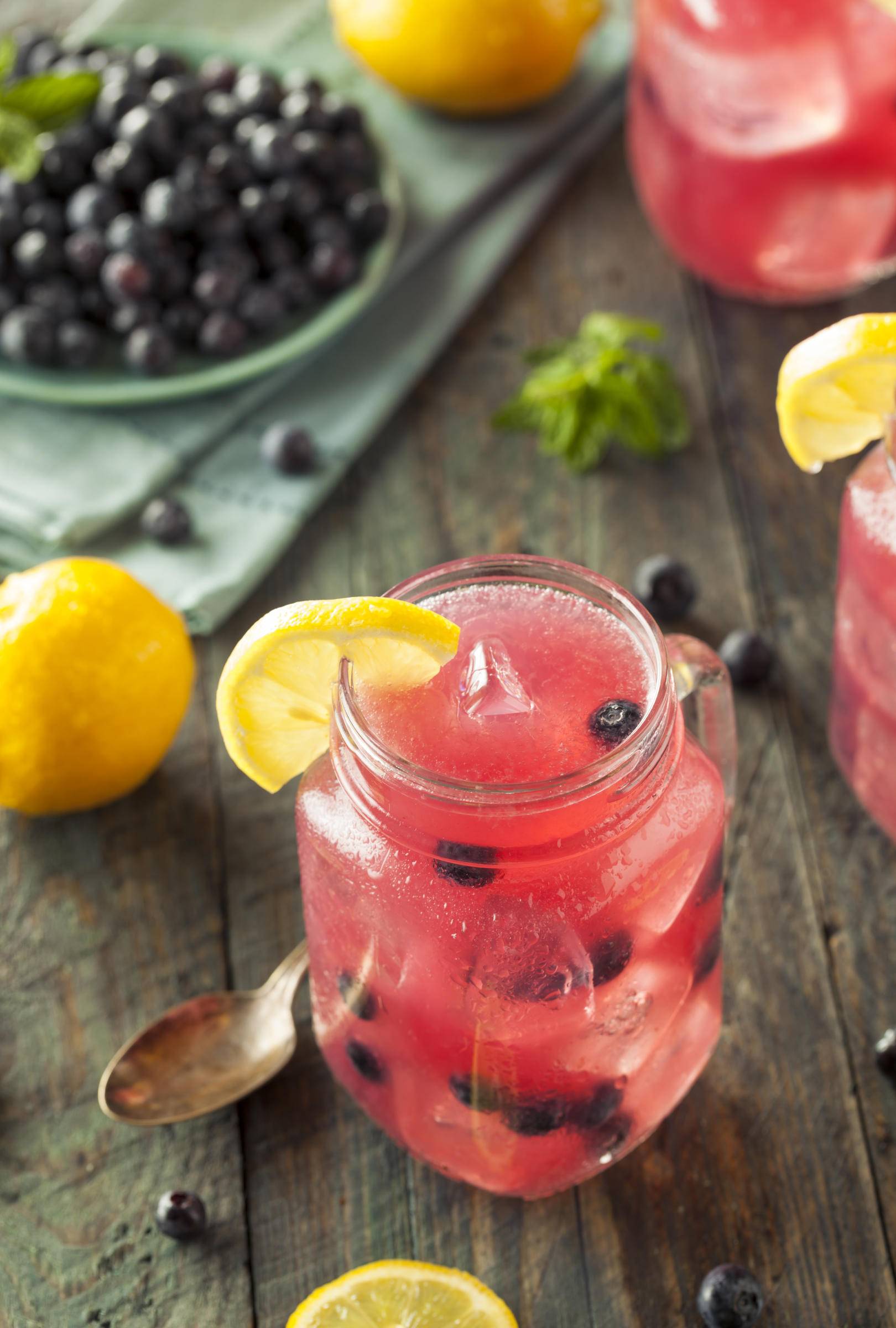 Egy üdítő limonádé mindig feldobja a kerti partikat.