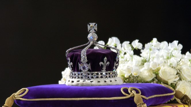 Férfiölő ékköveket és egyéb átok sújtotta ékszereket is őriz a királyi család