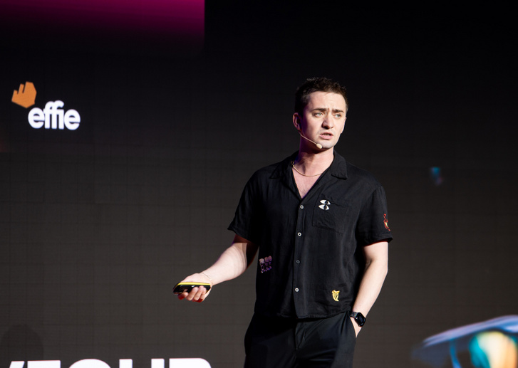 Andrew Tindall a hazai THE SHIFT konferencia előadásán