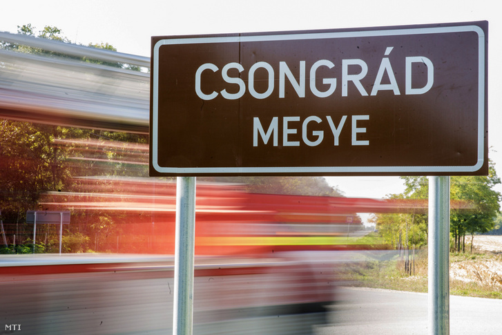 Csongrád megyét jelző tábla Gádorosnál 2017. október 3-án