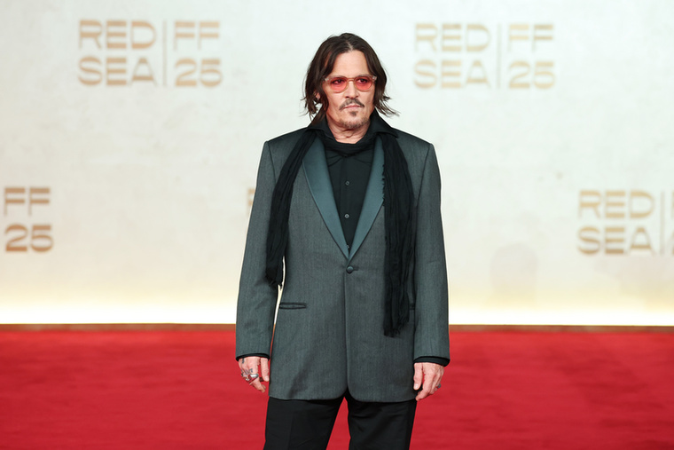 Johnny DeppJohnny Depp karrierjében bőven akadnak emlékezetes átalakulások, Tim Burton filmjeitől kezdve A Karib-tenger kalózaiig