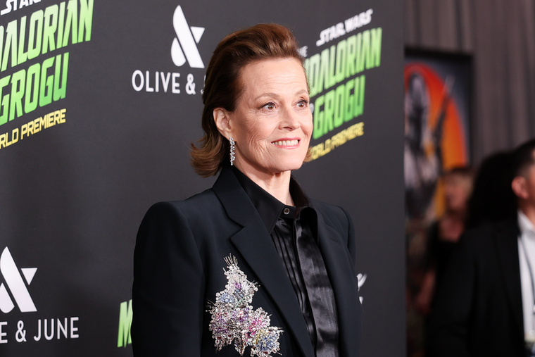 Sigourney WeaverSigourney Weaver esete különösen érdekes, mert az Alien-filmekkel egy olyan műfajban lett ikon, amelyet az Oscar sokáig nem igazán szeretett komolyan venni