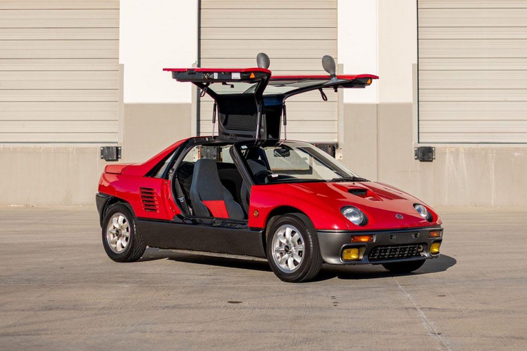 A Suzuki sirályszárnyas szupersportautója ritkább, mint a legtöbb Ferrari