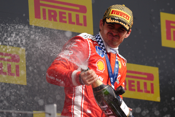 Dráma dráma hátán Silverstone-ban, Leclerc a futamgyőztes, de Russell a legnagyobb nyertes
