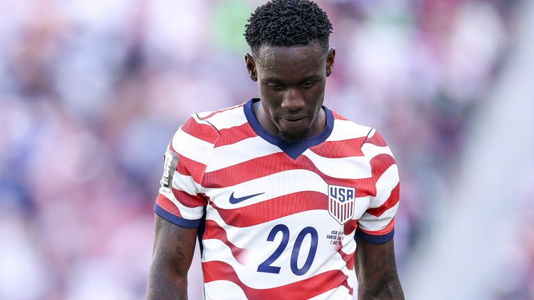 Trump keze a FIFA-ig is elér? Mégis pályára léphet a nyolcaddöntőben a kiállított amerikai gólvágó!