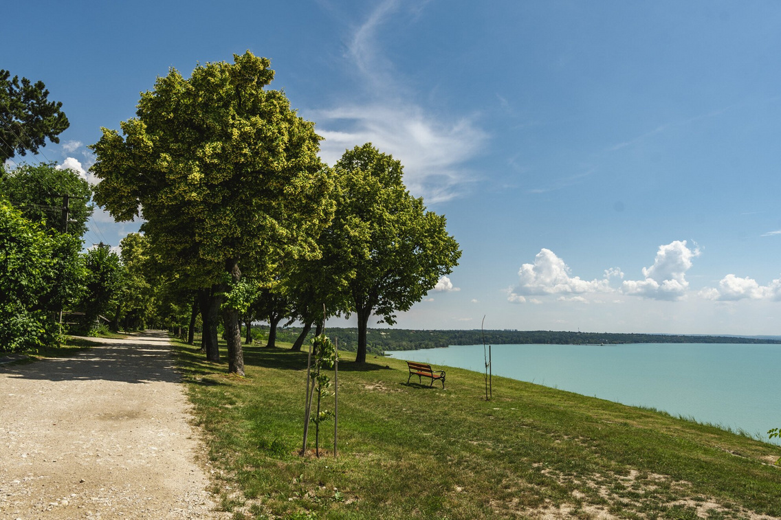 Magaspart – Balatonakarattya
