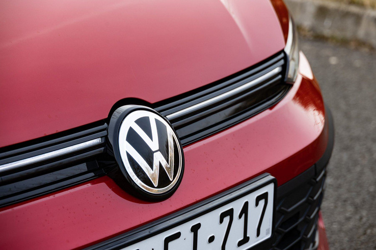 Lopkodják a 800 ezres VW emblémákat, pedig totál haszontalanok