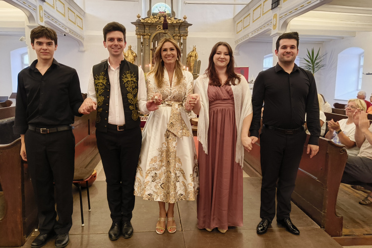 Majkáért megőrül a fél ország, de vannak magyar fiatalok, akik előtt ott hever a fél világ