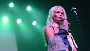37 évesen elhunyt Lauren Bennett, brit énekesnő