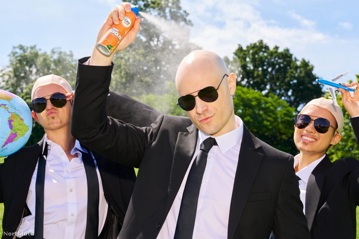 SWNS LIDL SUNSPRAY 006