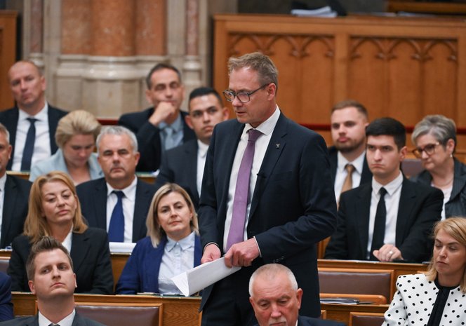 A Tisza Párt elnézést kért Kulcsár Krisztián parlamenti anyázásáért