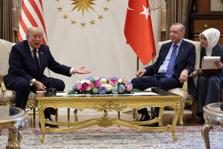Donald Trump és Recep Tayyip Erdoğan török elnök 2026. július 7-én