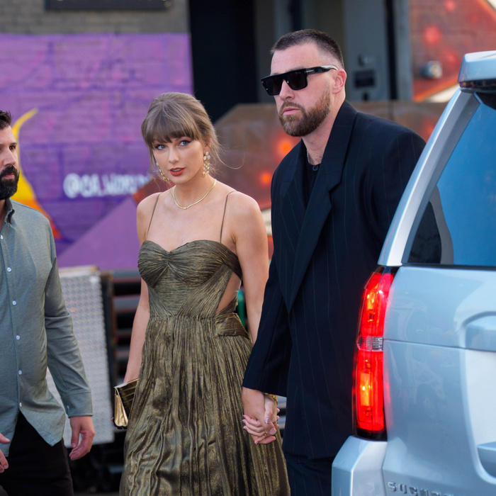 Íme a meglepő ok, amiért a rajongók nem láthatják Taylor Swifték esküvői felvételeit