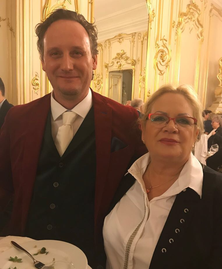 Fodor Mária párjával, Soós Gáborral a lovagkereszt átadóján