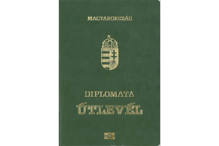 A diplomata-útlevél