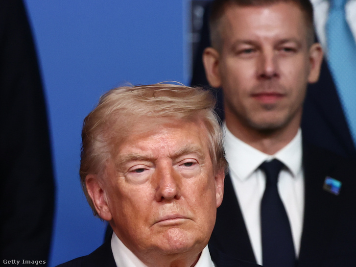 Az Egyesült Államok elnöke, Donald Trump és Magyarország miniszterelnöke, Magyar Péter részt vesznek az üdvözlő ceremónián a NATO ankarai csúcstalálkozóján 2026. július 8-án