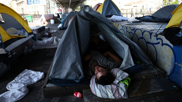 Besúgótörvény, pénzmegvonás: életbe lépett a migrációs paktum
