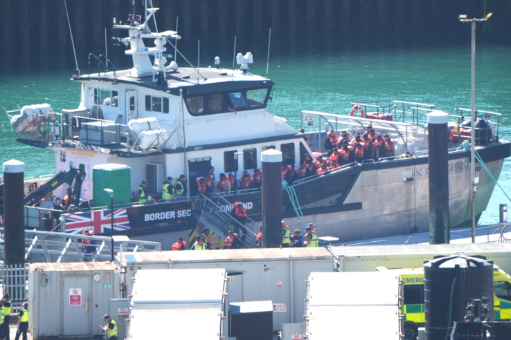 Besúgótörvény, pénzmegvonás: életbe lépett a migrációs paktum