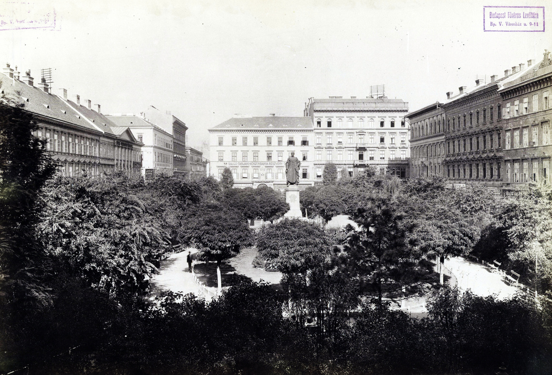 Így festett a tér az 1890-es években
