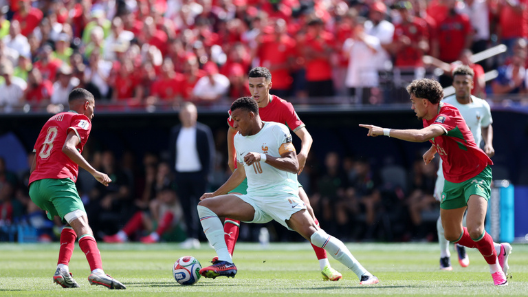 Mbappé büntetőt rontott, majd főszereplővé vált: a franciák elsőként jutottak négy közé a vb-n