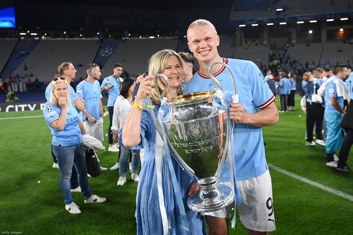 Erling Haaland és édesanyja 2023-ban.