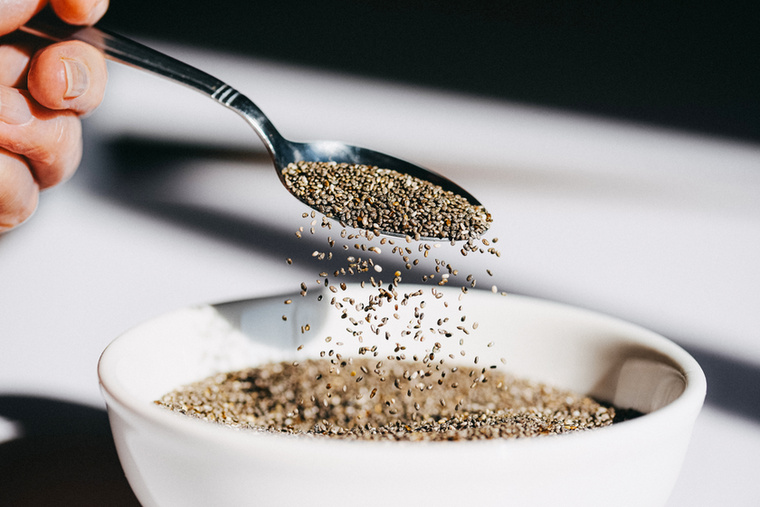 ChiamagA chiamag apró mérete ellenére sok rostot, növényi omega-3 zsírsavat, fehérjét, kalciumot, magnéziumot és antioxidánsokat tartalmaz
