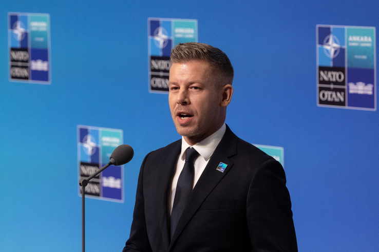 Furcsa ajándékot kapott Magyar Péter, de vannak, akik sokkal rosszabbul jártak nála