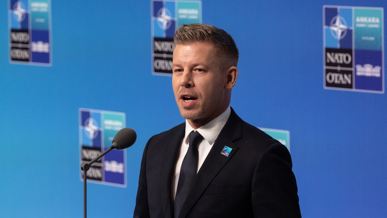 Magyar Péter pisztolya csak a&nbsp;kezdet: ezek a világ legőrültebb diplomáciai ajándékai