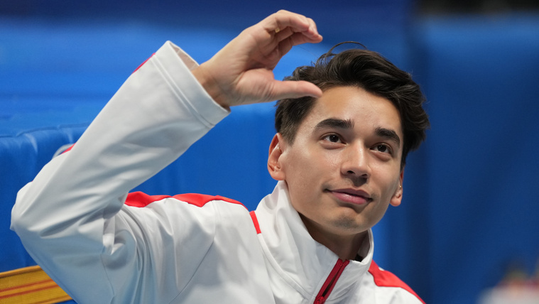 Feleségül vette gyönyörű barátnőjét Liu Shaolin Sándor
